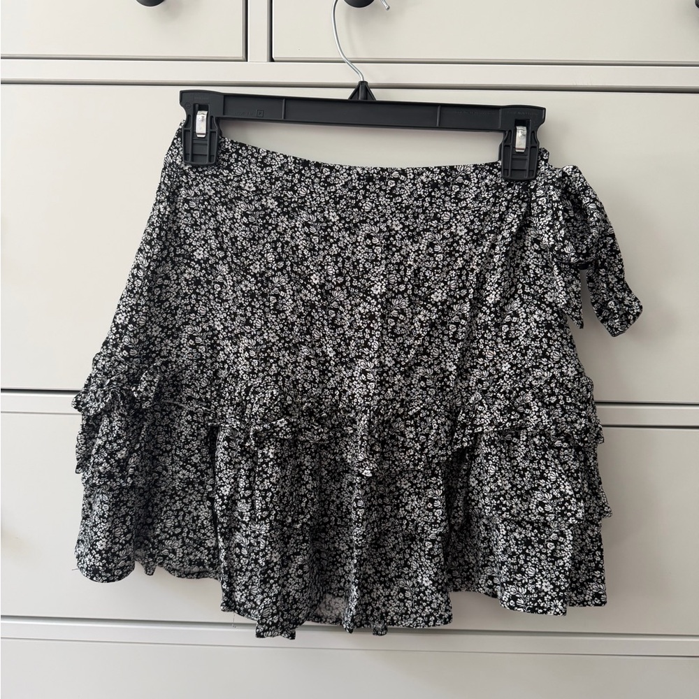 Black Floral Tiered Flowy Mini Skirt